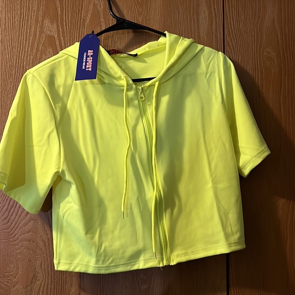 Two piece short set with a hood! - Picture 4 of 5